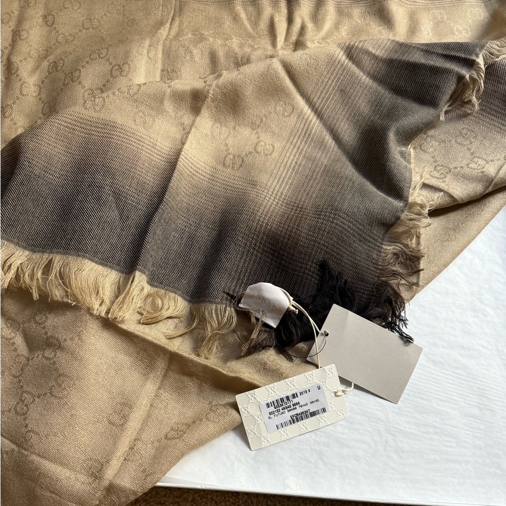 Gucci Beige and Black Scarf - Picture 3 of 6